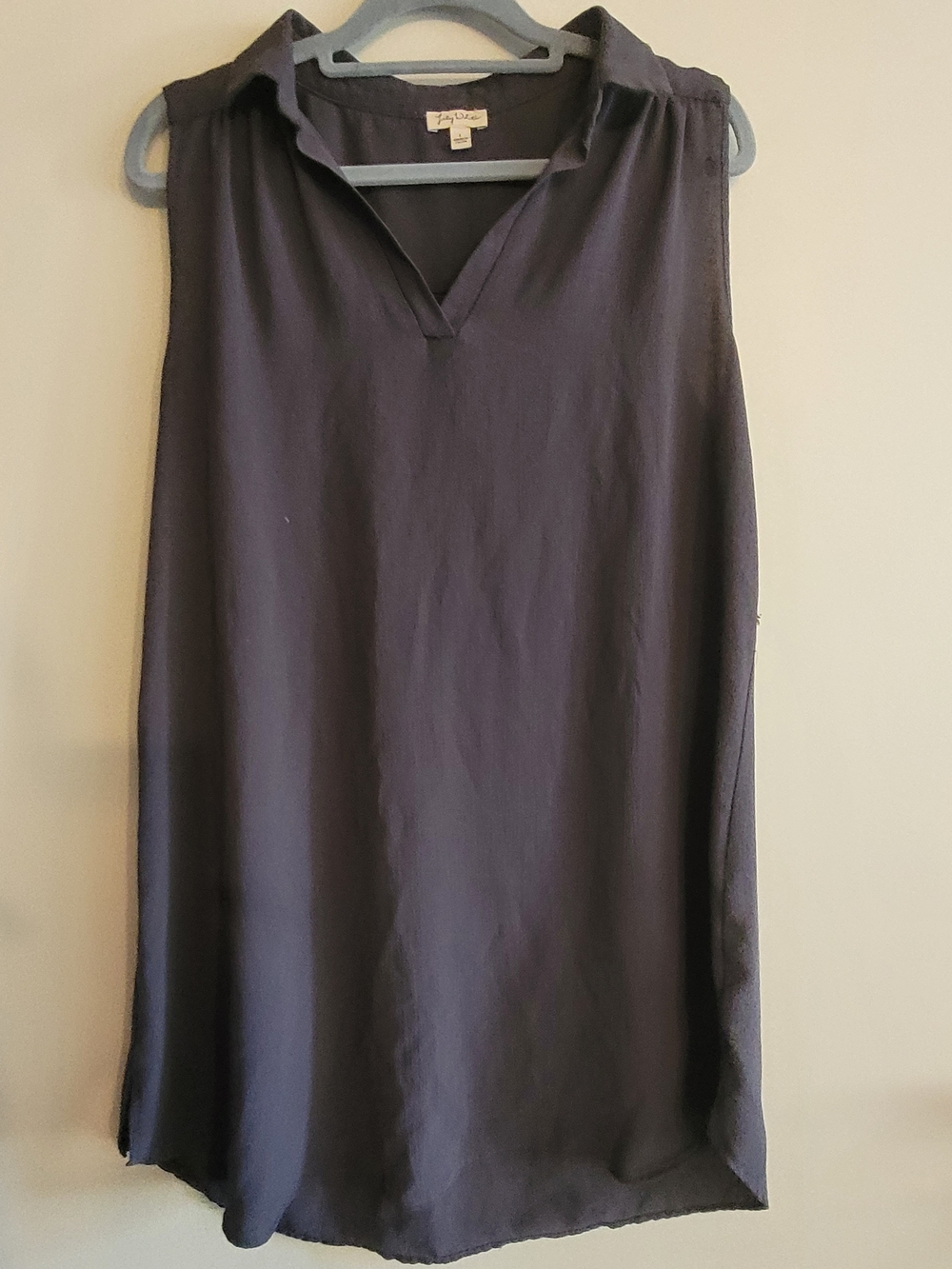 Lily White Sleeveless Collared Sheer V-Neck Tunic in Grey